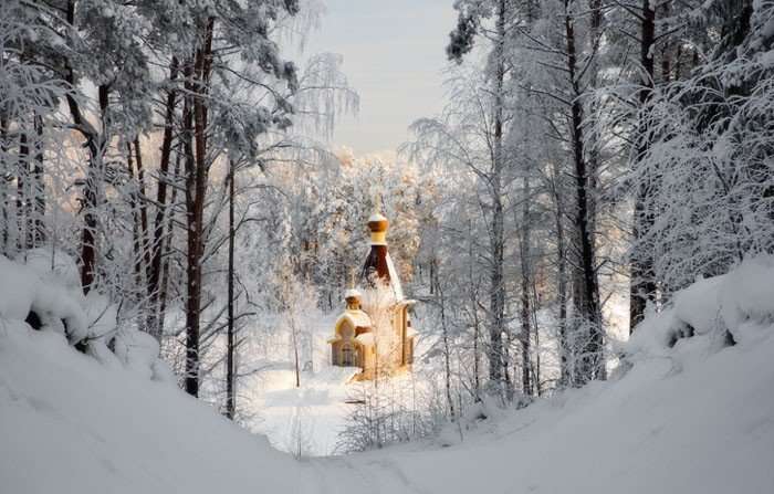 Русская церковь сказочной красоты на острове-скале