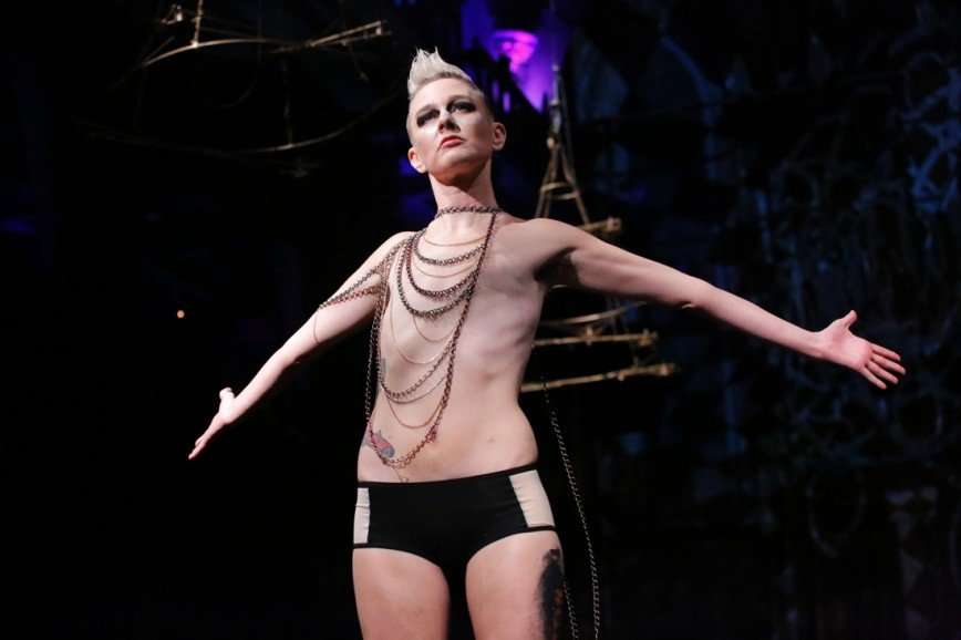 На подиум Недели моды в Нью-Йорке вышли модели, пережившие мастэктомию