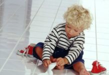 Як навчити дитину самостійно одягати одяг?