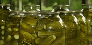 Класичний рецепт малосольних огірків: як приготувати малосольні огірки
