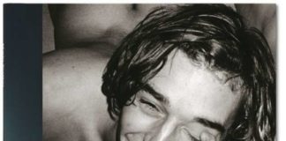 Відверті кадри Маріо Тестіно збирають публіку.