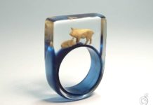 Мініатюрна життя в прикрасах.