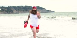 Не тільки жінки можуть стати русалками.