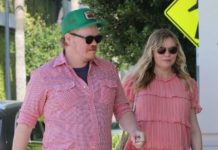 «Приголомшливо безглузда пара»: Кірстен Данст і батько її дитини одяглися в тон.