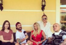 «Любите ви ганьбитися»: Волочкова показала шпагат і труси мексиканським журналістам.