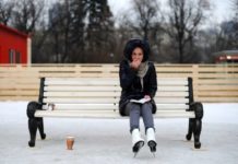 У парку Горького встановили лавочку з підігрівом.