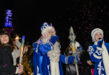 Дід Мороз запустив новорічні годинник на Останкінській телевежі.