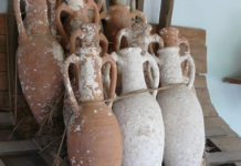 Вино віком понад 6000 років знайдено на розкопках в Греції.