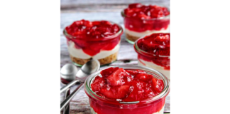 Полуничний брецель без запікання.