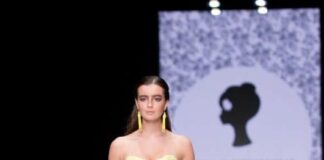 Саша Стриженова стала зіркою показу Белли Потьомкіної.