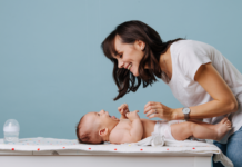 Як ефективно усунути запори у малюка без ліків?