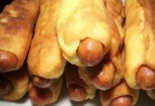 Сосиска в тісті, смажена на сковороді