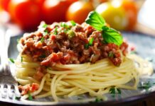 Два підходи: класичні італійські спагетті болоньєзе