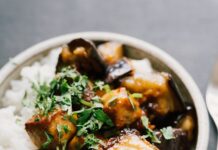 Легка вечеря на будні: баклажани та тофу в солодко-гострому соусі