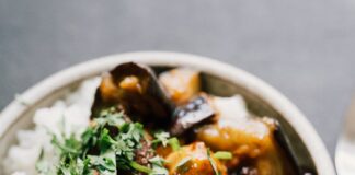 Легка вечеря на будні: баклажани та тофу в солодко-гострому соусі