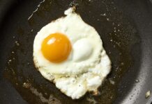 Дивовижний секрет ідеальних смажених яєць: сила пари