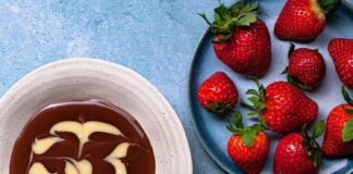 Мармуровий ганаш: просте рішення для шоколадної полуниці