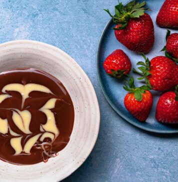 Мармуровий ганаш: просте рішення для шоколадної полуниці