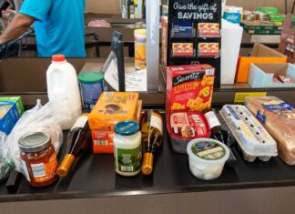 Правило $50 для экономии на продуктах: Сокращение расходов на $150 в месяц