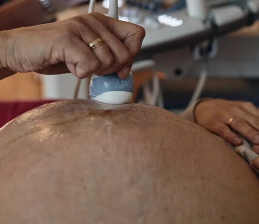 Політика ICE Приводить до Кризи Материнської Смертності