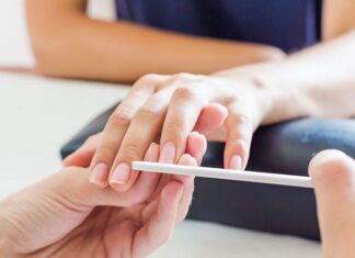 Riesgos ocultos en la belleza: un estudio vincula las visitas al salón de uñas con mayores tasas de infección