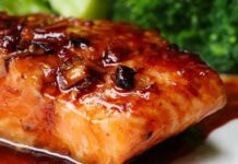 Come preparare il salmone glassato alla soia e al miele in 30 minuti