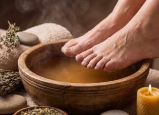 Foot Care: How Apple Cider Vinegar and Honey Soak Remove Calluses
